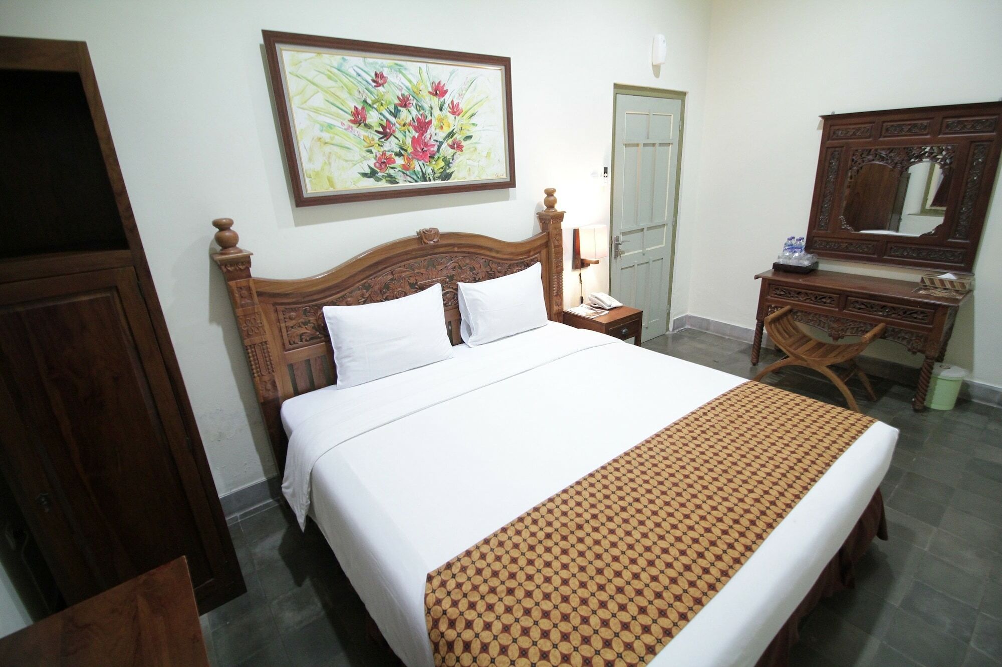 The Kresna Hotel Yogyakarta Exterior photo